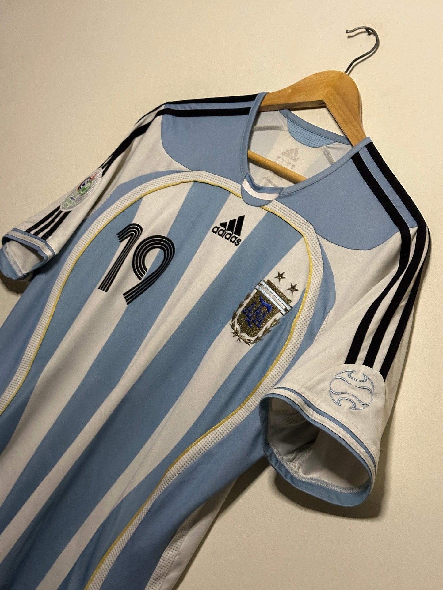 Lionel Messi Argentina 2006 World Cup home football shirt (M)