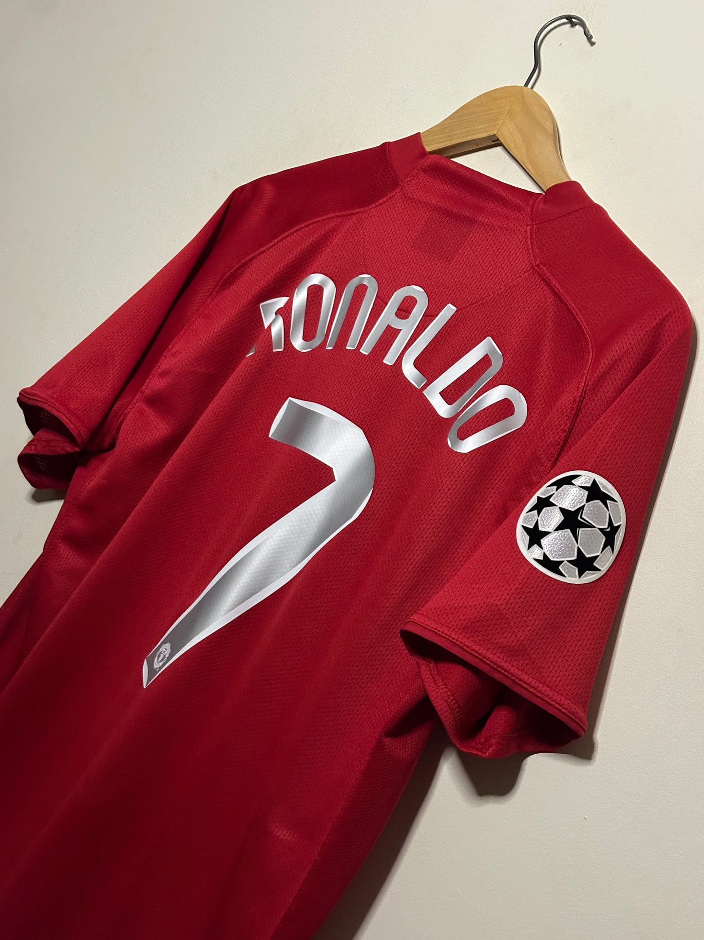 Cristiano Ronaldo Manchester United 2007-08 home football shirt (L)
