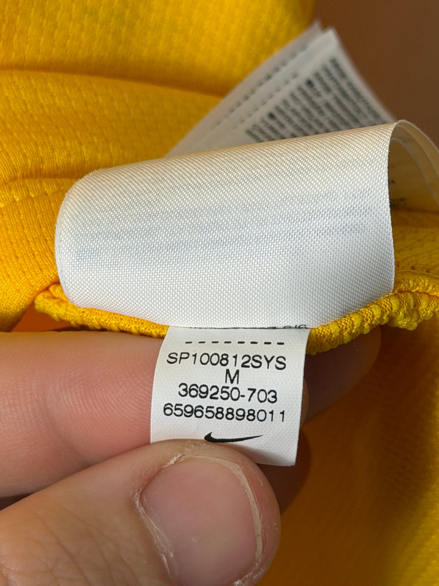 Kaka Brazil 2010 home football shirt (M)