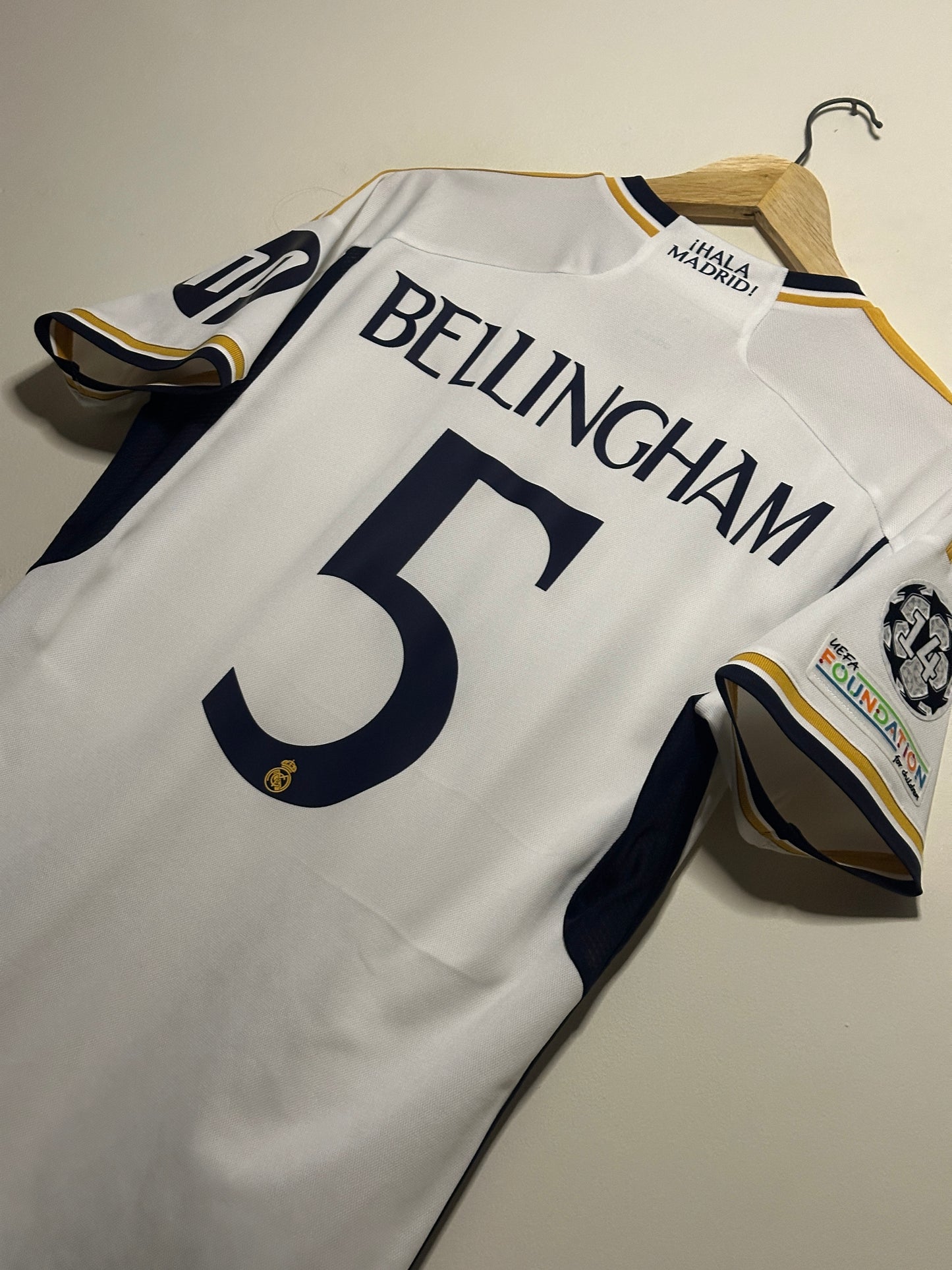 Jude Bellingham Real Madrid CF 2023-24 home football shirt (M)