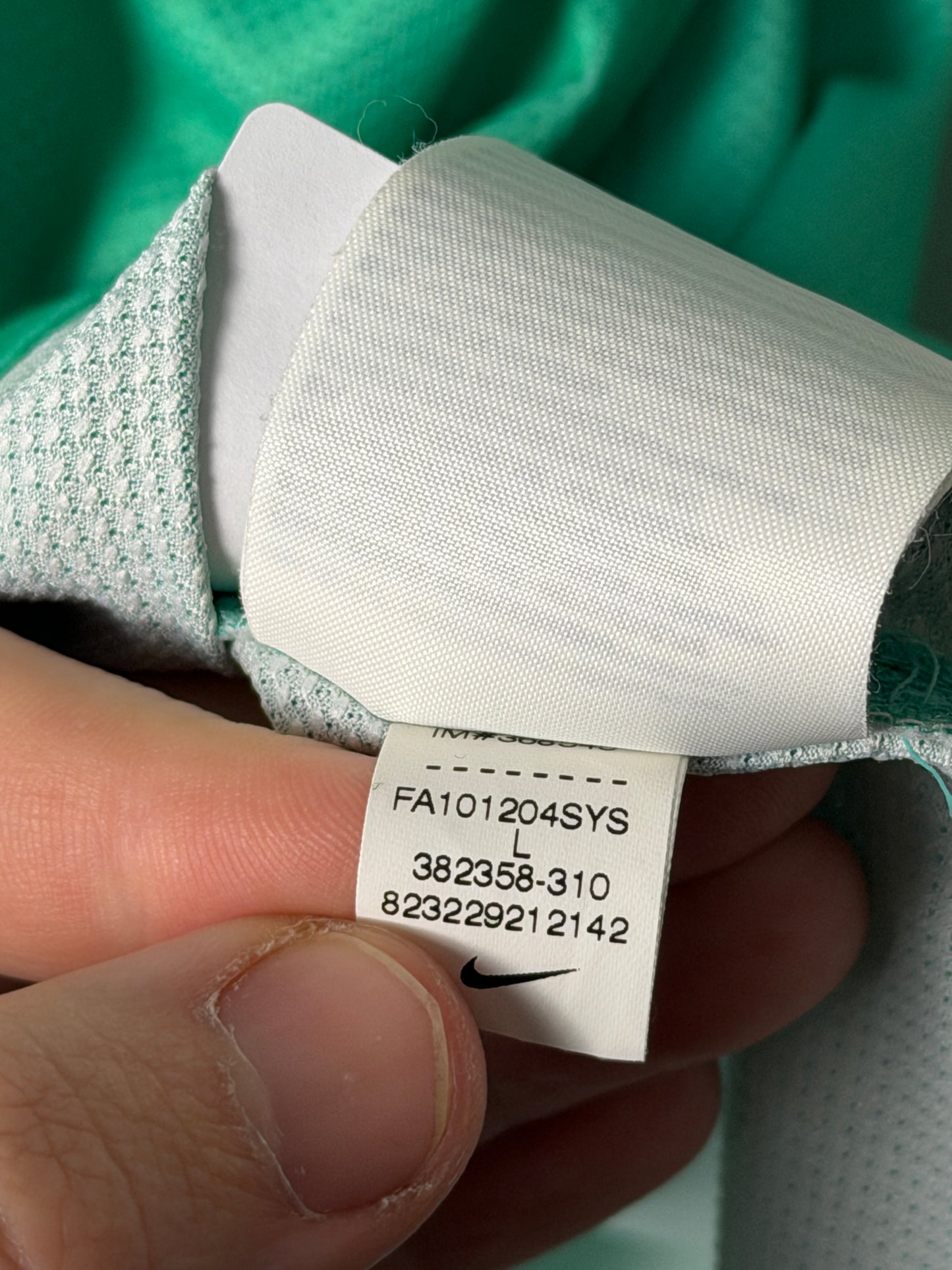 Andres Iniesta FC Barcelona 2010-11 away football shirt (L)