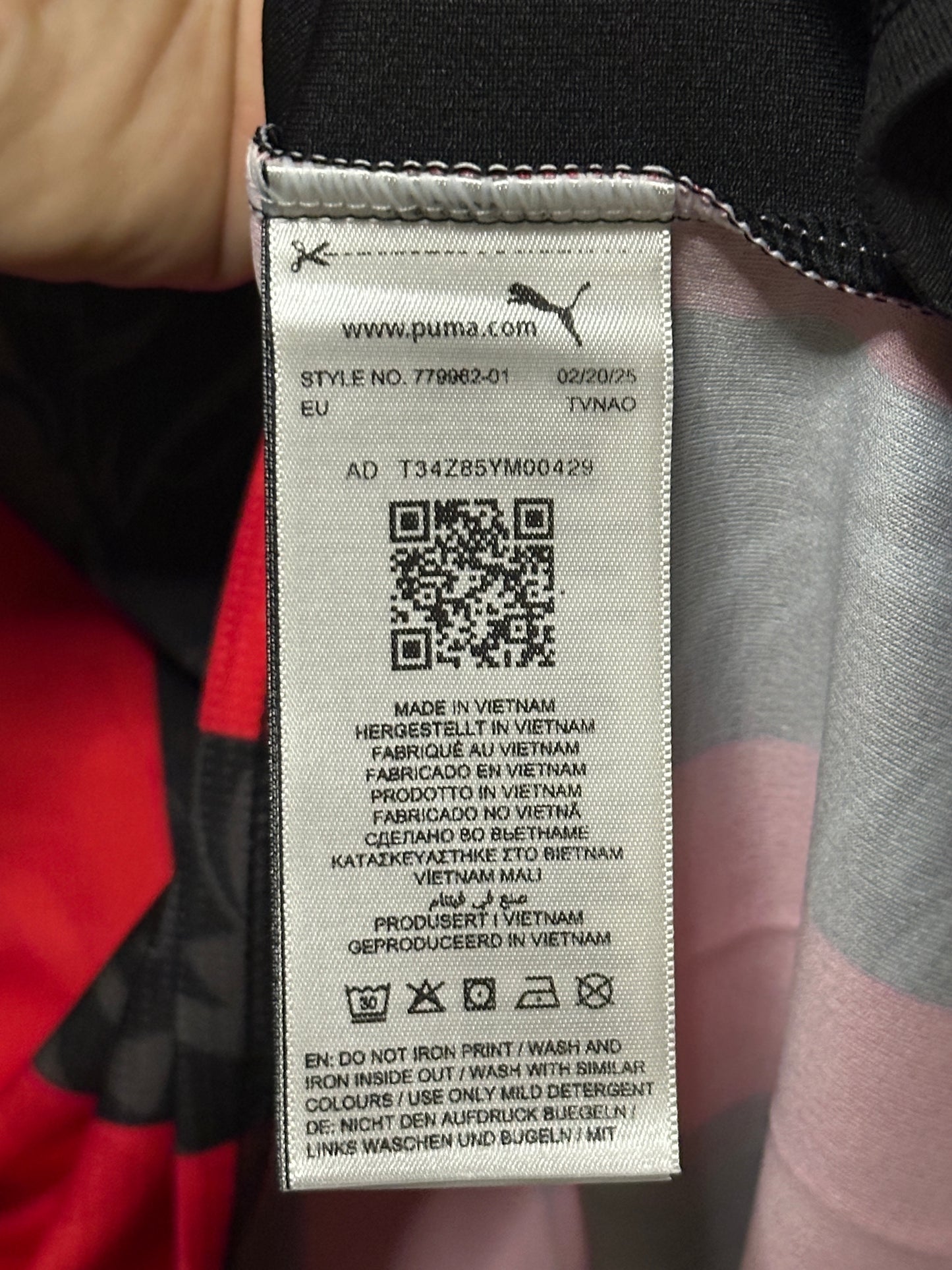 Luka Modric AC Milan 2025-26 home football shirt (L)