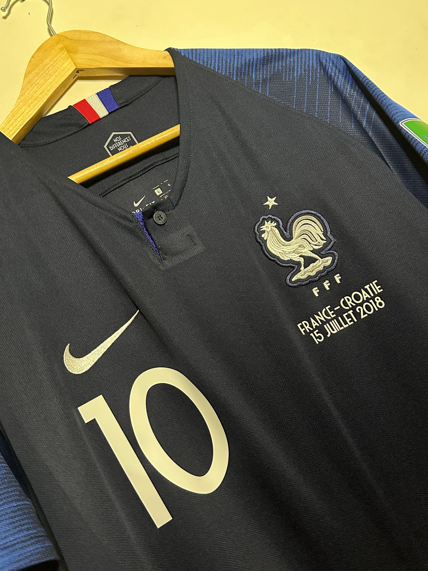 Kylian Mbappe France 2018 World Cup final edition home football shirt (L)