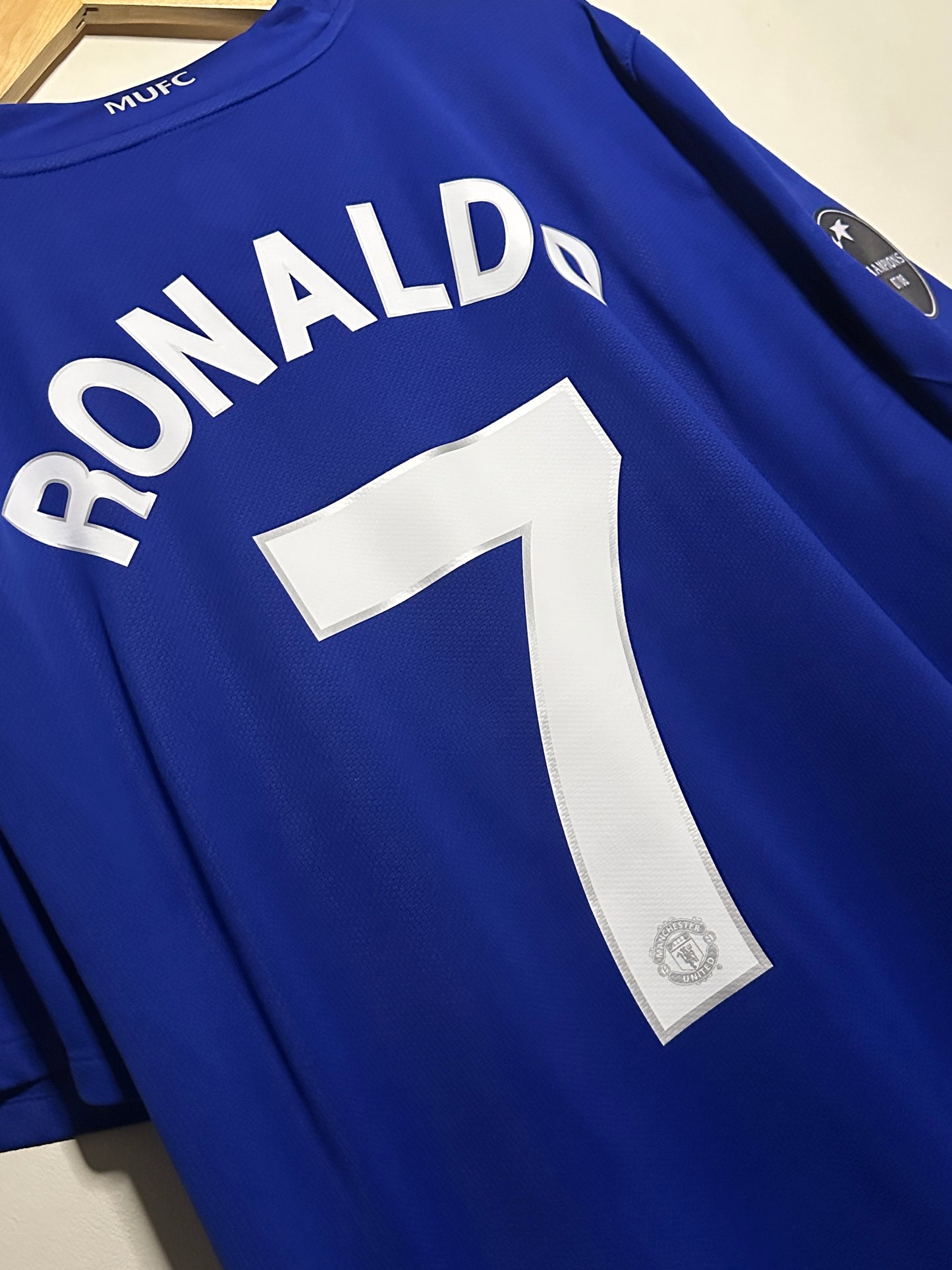 Cristiano Ronaldo 2008-09 third football shirt (XL)