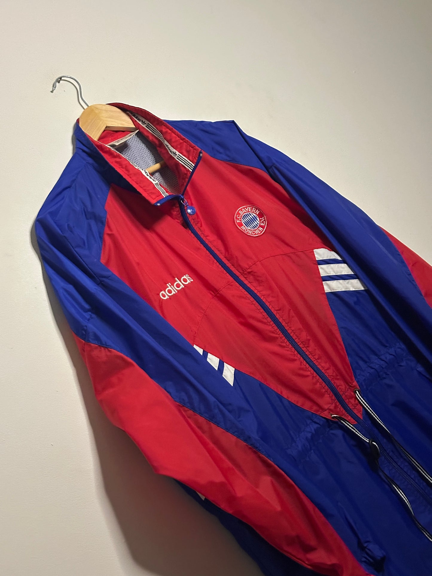 Bayern Munich training warm up bench jacket (XL)