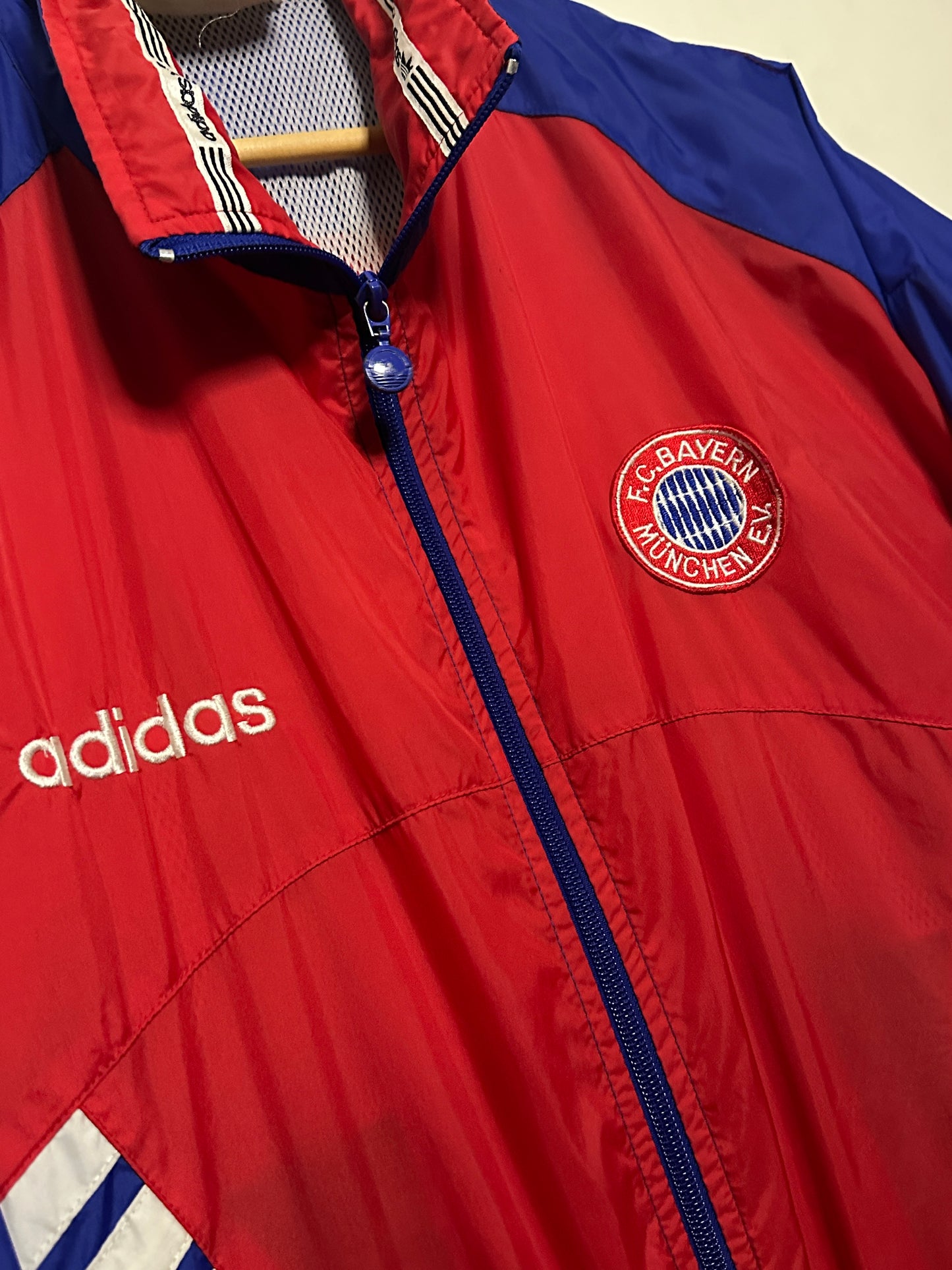 Bayern Munich training warm up bench jacket (XL)