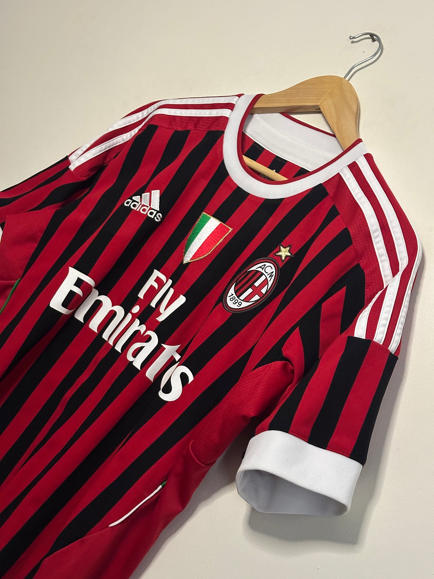 Zlatan Ibrahimovic AC Milan 2011-12 home football shirt (M)