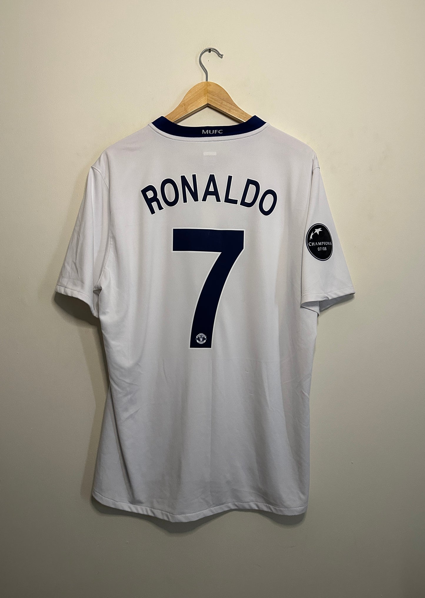 Cristiano Ronaldo Manchester United 2008-09 away football shirt (XL)