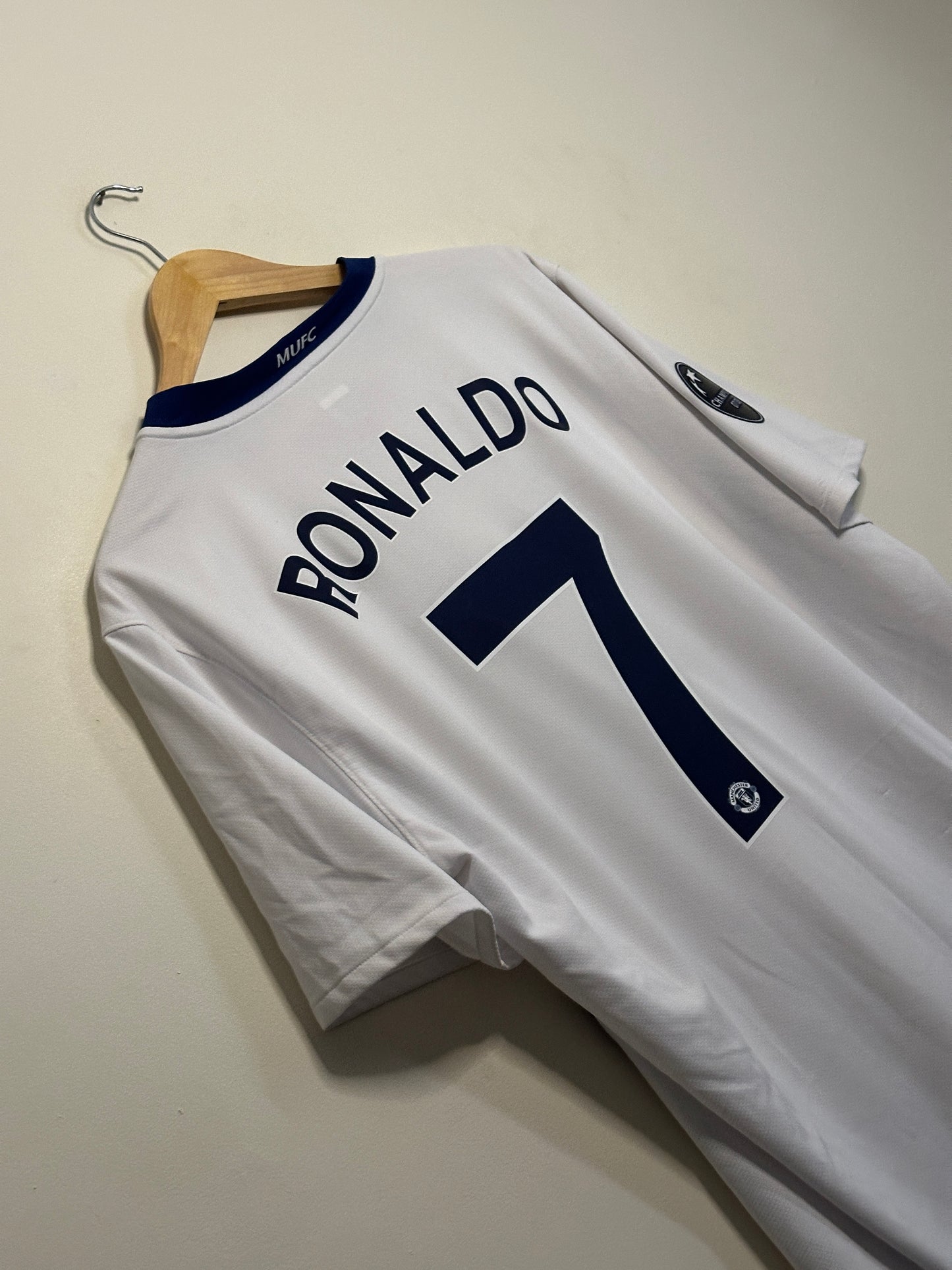 Cristiano Ronaldo Manchester United 2008-09 away football shirt (XL)