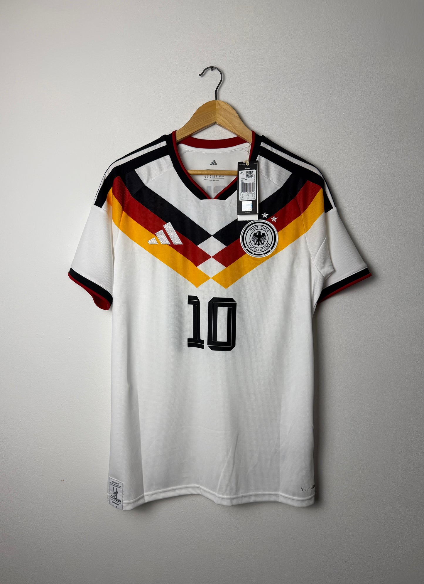 Jamal Musiala Germany 2026 home football shirt (M)