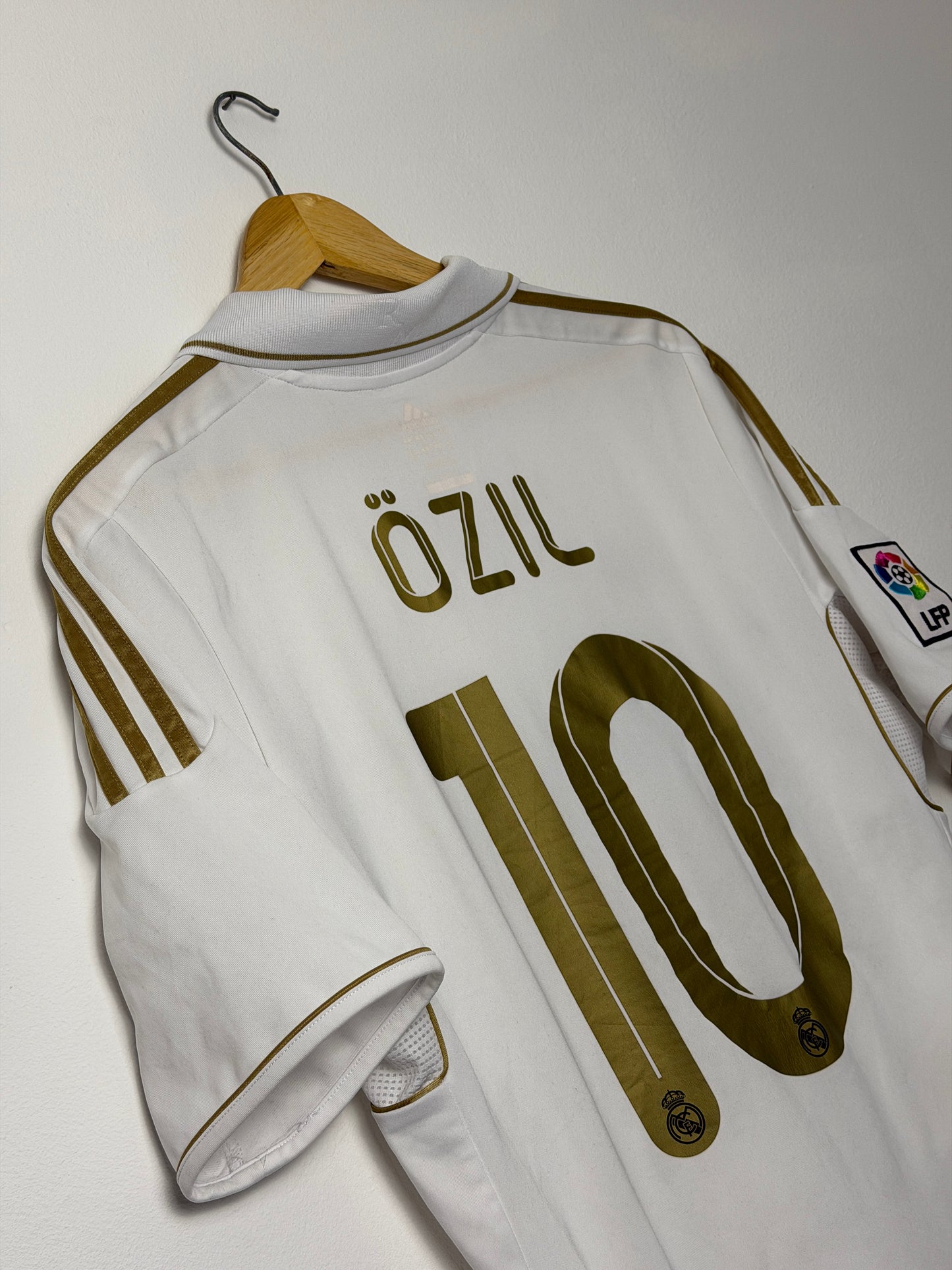 Mesut Ozil Real Madrid CF 2011-12 home football shirt (M)