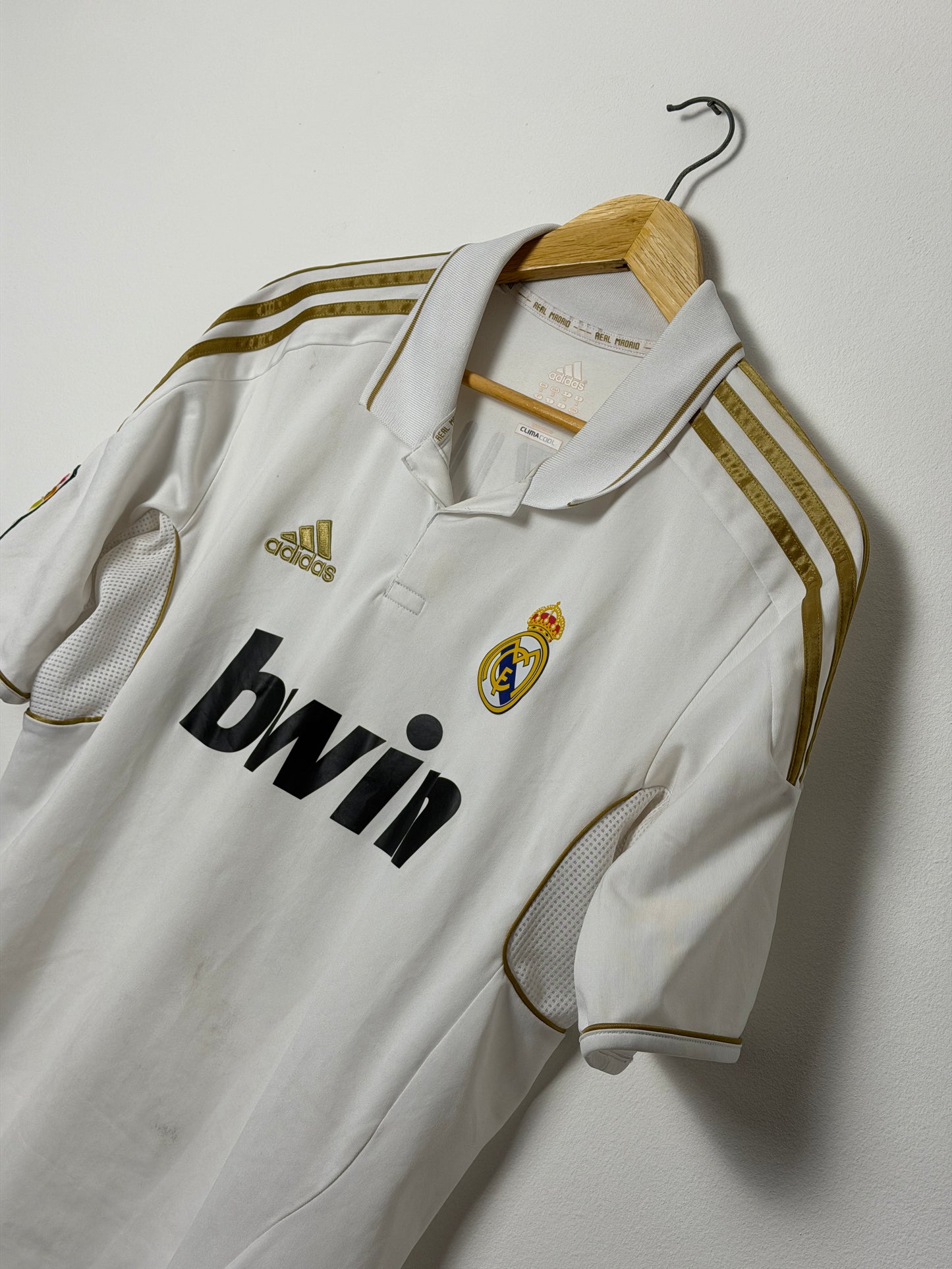 Mesut Ozil Real Madrid CF 2011-12 home football shirt (M)