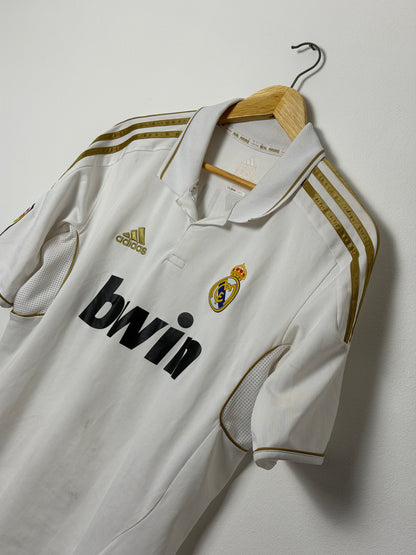 Mesut Ozil Real Madrid CF 2011-12 home football shirt (M)