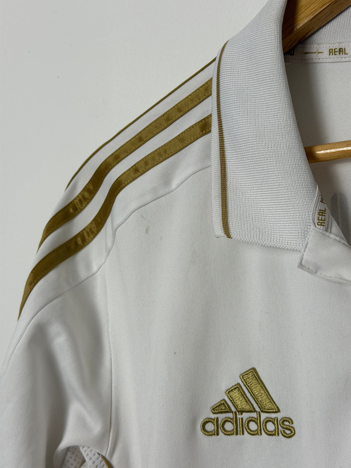 Mesut Ozil Real Madrid CF 2011-12 home football shirt (M)