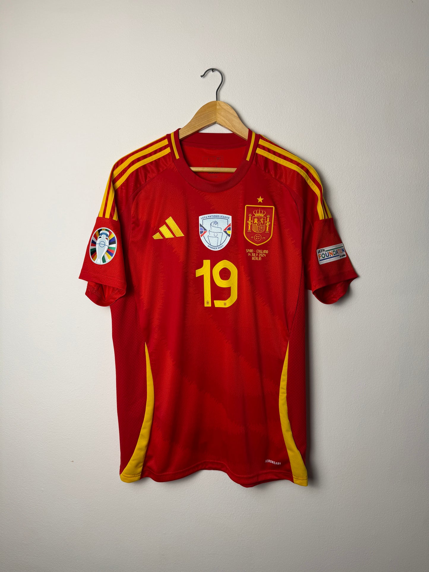 Lamine Yamal Spain Euro 2024 Final home football shirt (L)