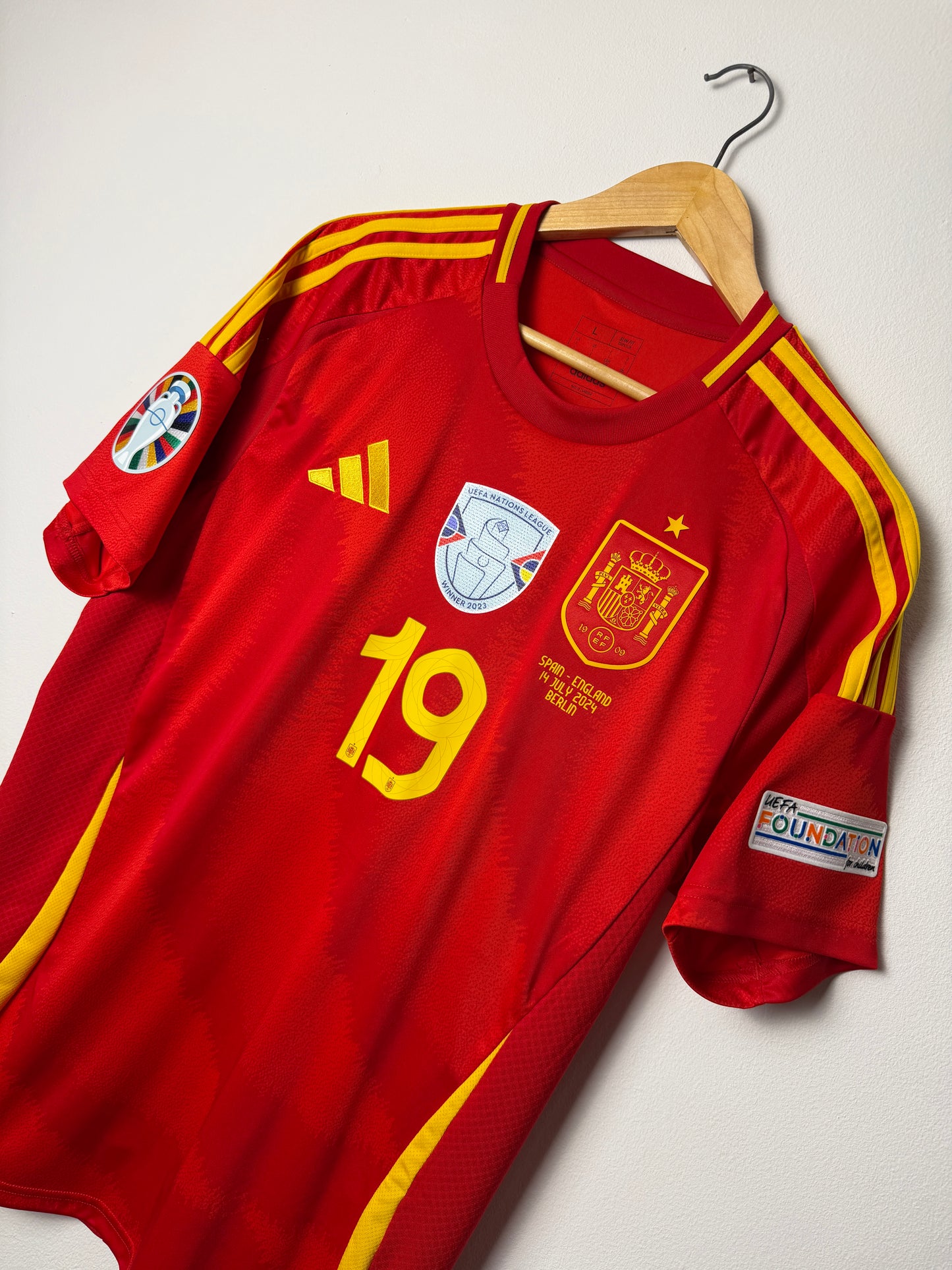 Lamine Yamal Spain Euro 2024 Final home football shirt (L)