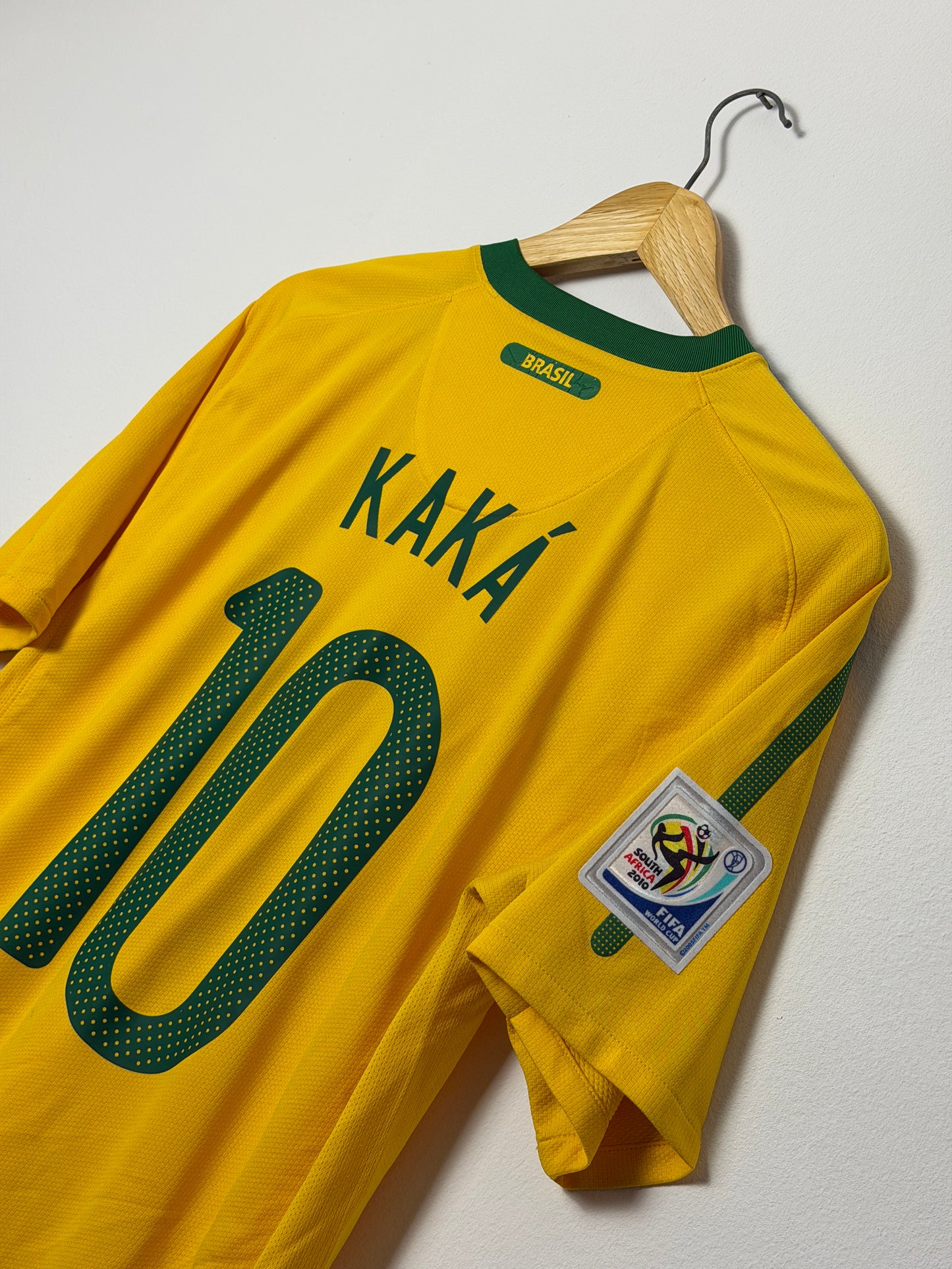 Kaka Brazil 2010 World Cup home football shirt (M)