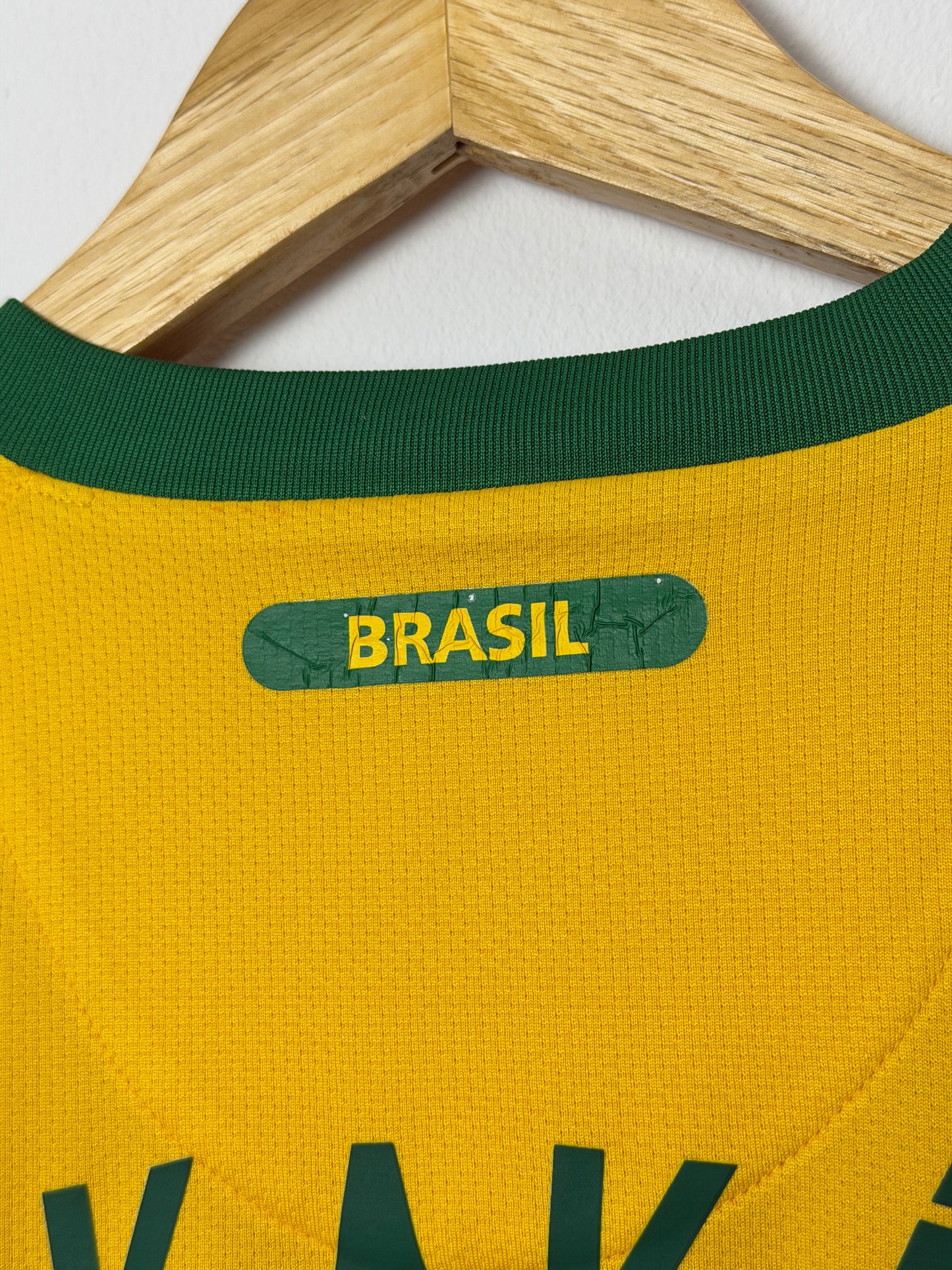 Kaka Brazil 2010 World Cup home football shirt (M)