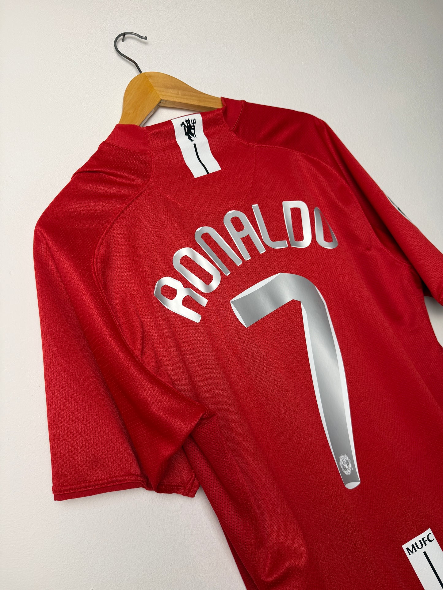 Cristiano Ronaldo Manchester United 2007-09 home football shirt (L)