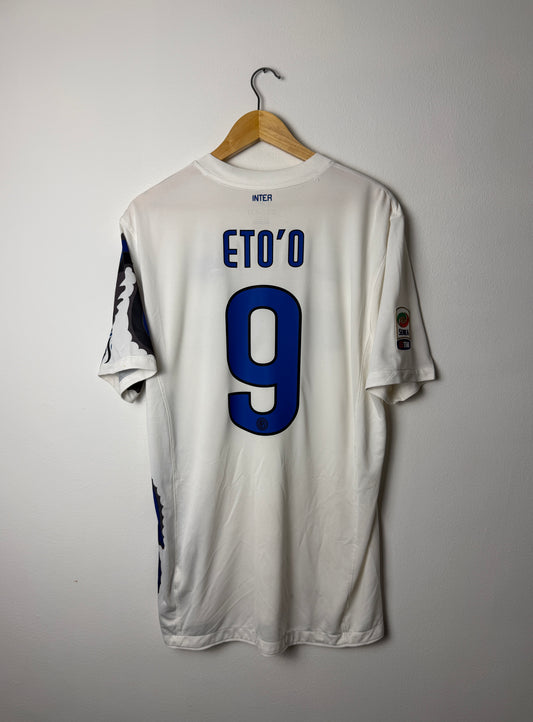 Samuel Eto'o Inter Milan 2010-11 away football shirt (L)