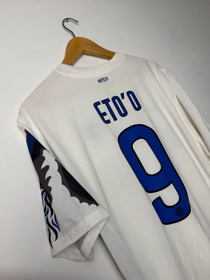 Samuel Eto'o Inter Milan 2010-11 away football shirt (L)