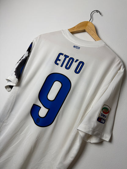 Samuel Eto'o Inter Milan 2010-11 away football shirt (L)