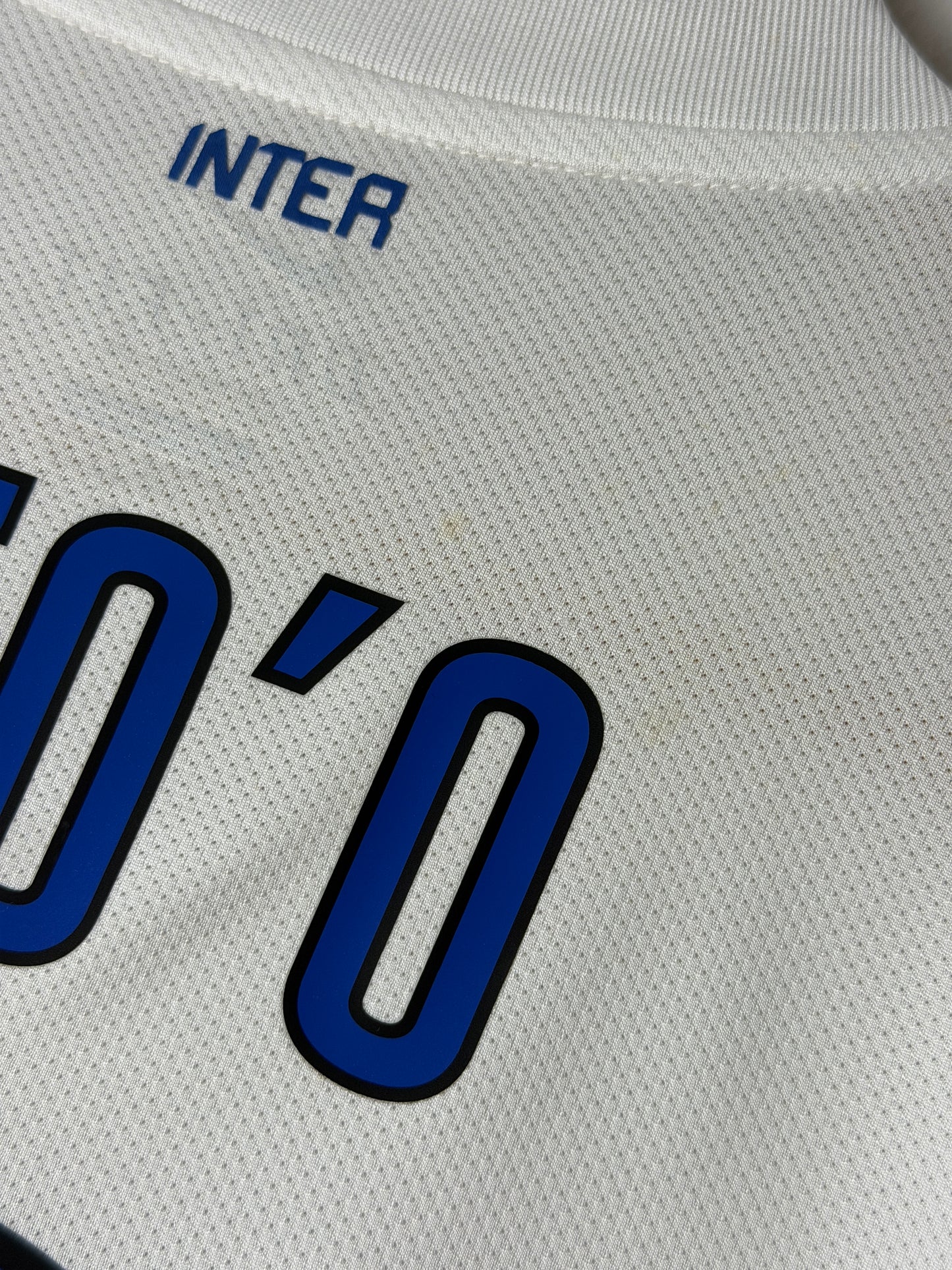 Samuel Eto'o Inter Milan 2010-11 away football shirt (L)