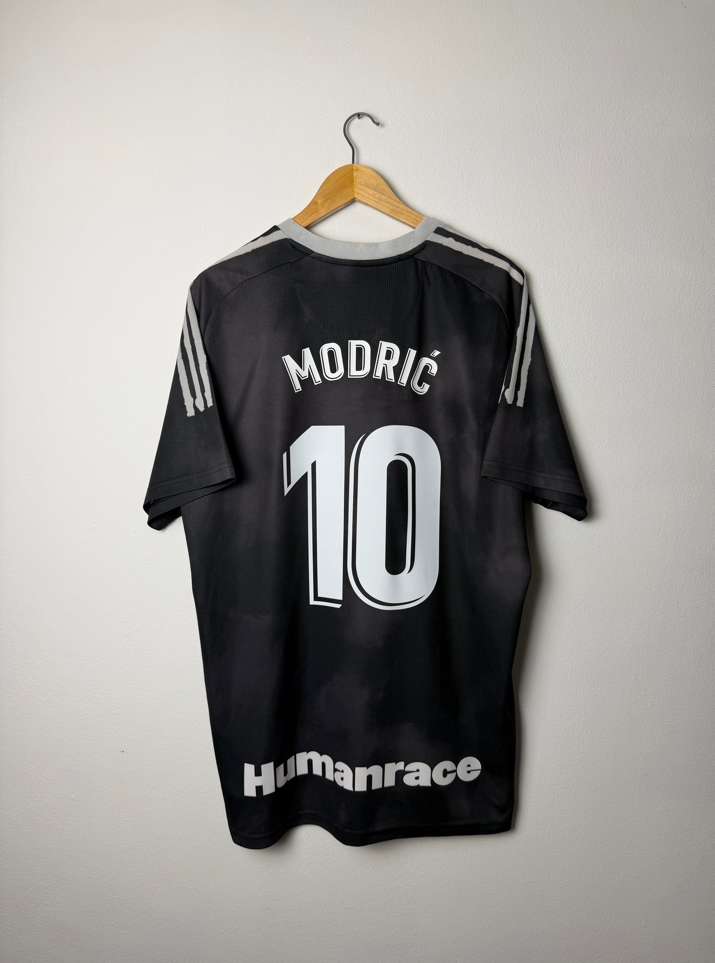 Luka Modric Real Madrid CF 2020-21 fourth special football shirt (XL)