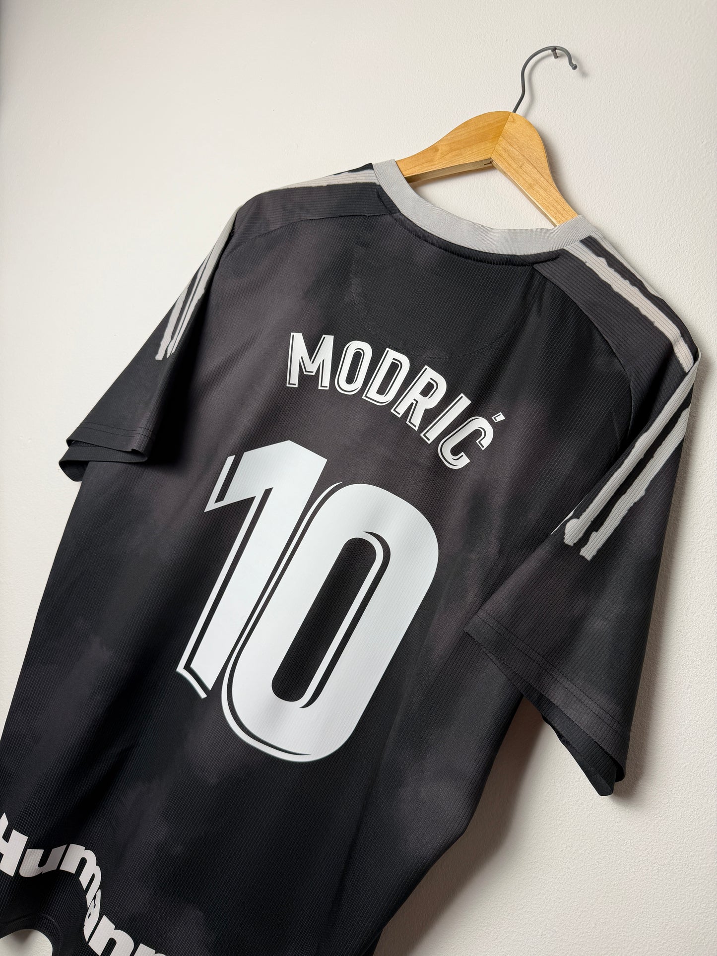 Luka Modric Real Madrid CF 2020-21 fourth special football shirt (XL)