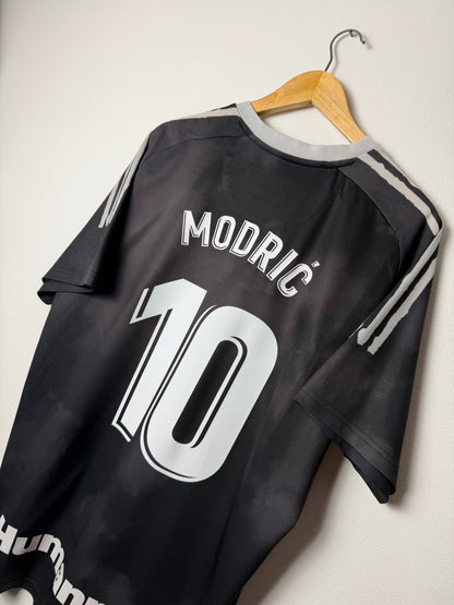 Luka Modric Real Madrid CF 2020-21 fourth special football shirt (XL)