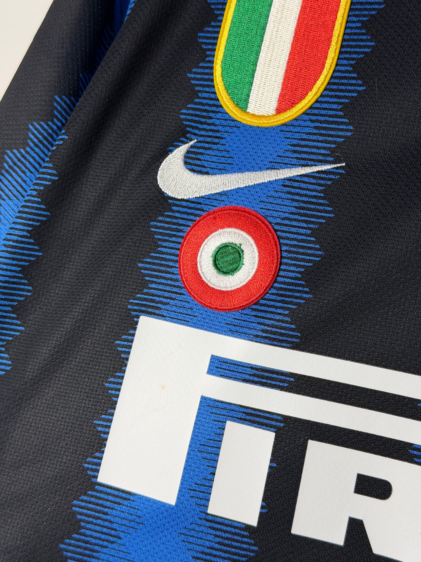 Samuel Eto'o Inter Milan 2010-11 home football shirt (XL)