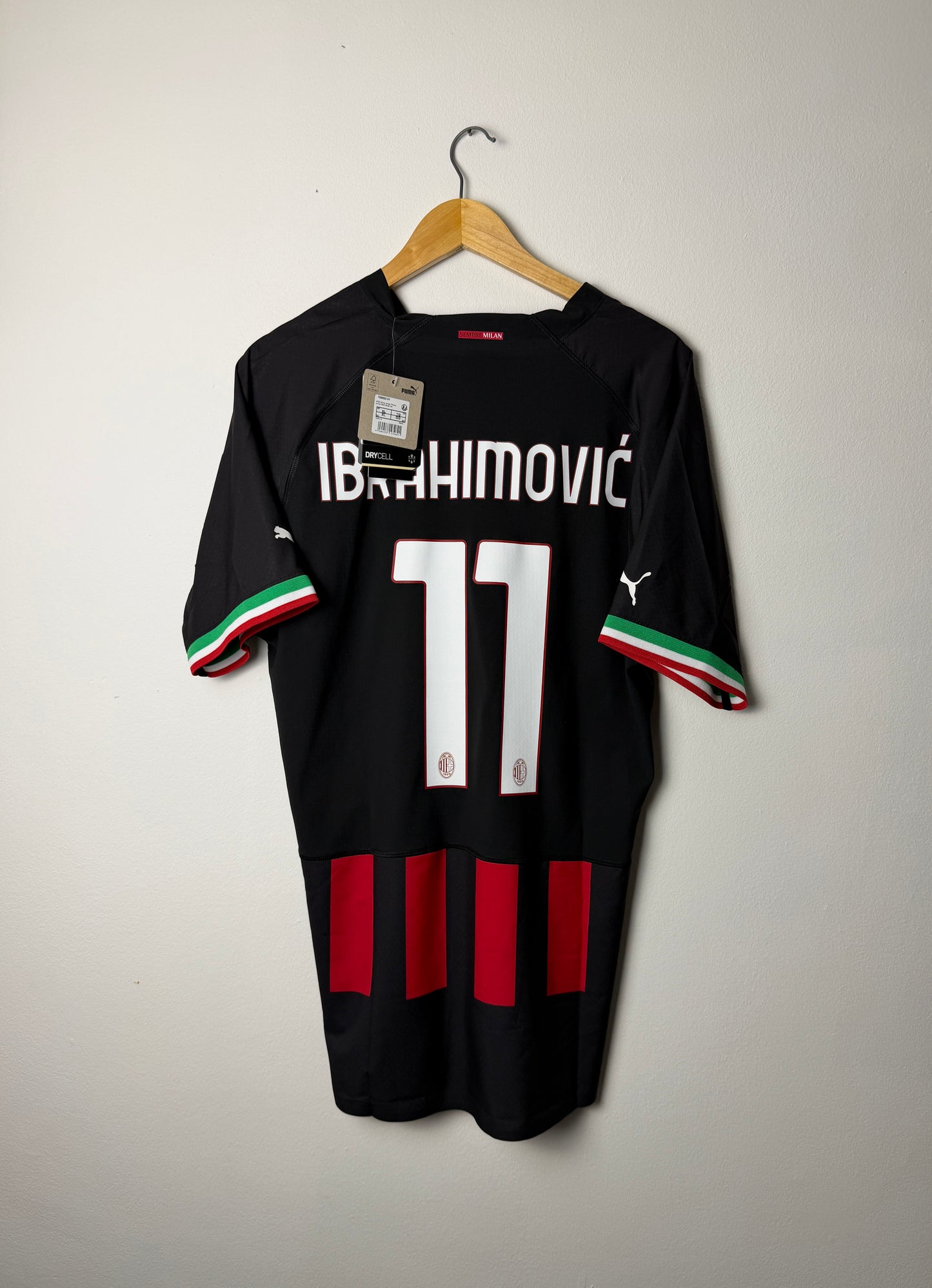 Zlatan Ibrahimovic AC Milan 2022-23 home football shirt (XL)
