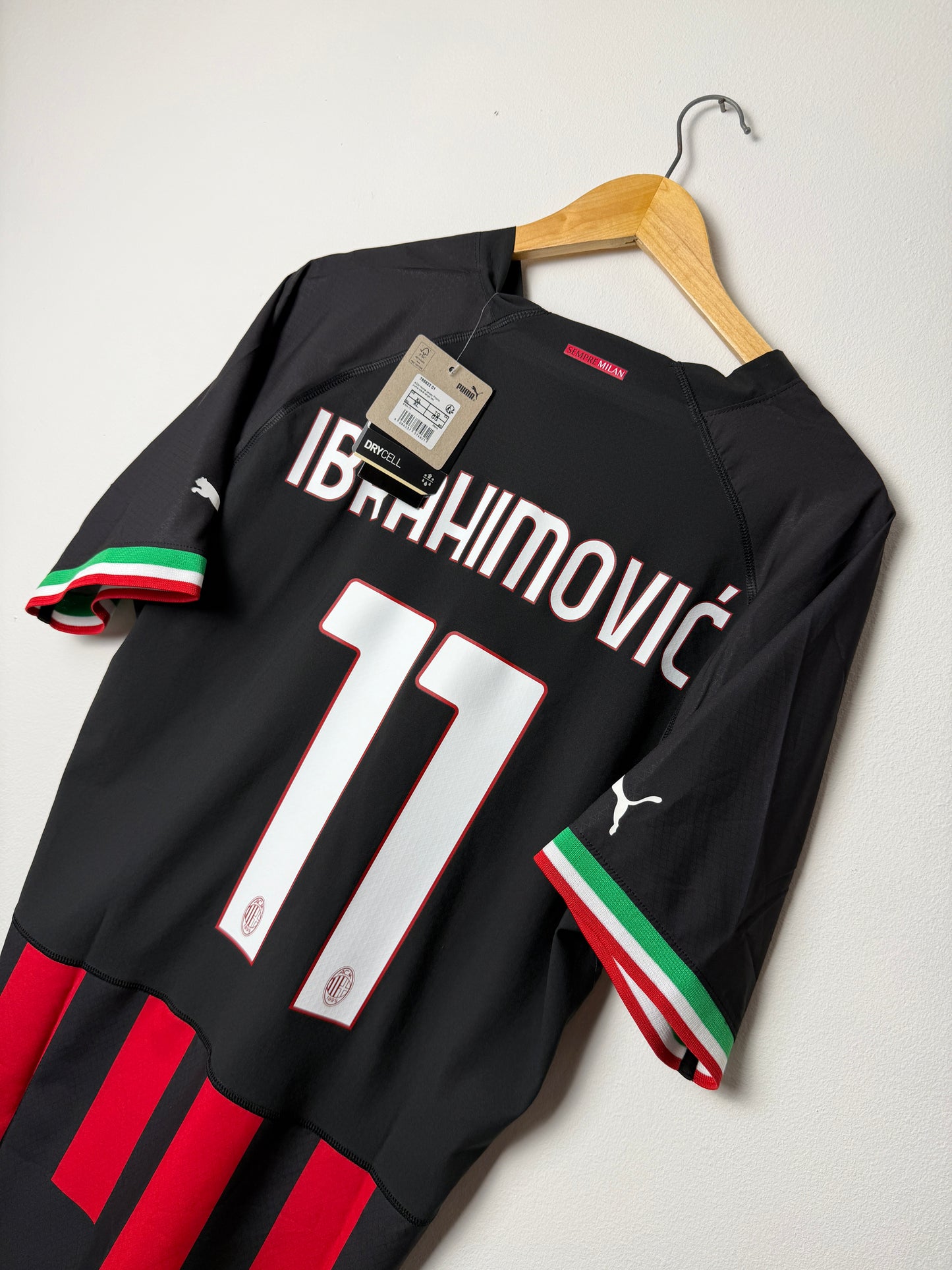 Zlatan Ibrahimovic AC Milan 2022-23 home football shirt (XL)