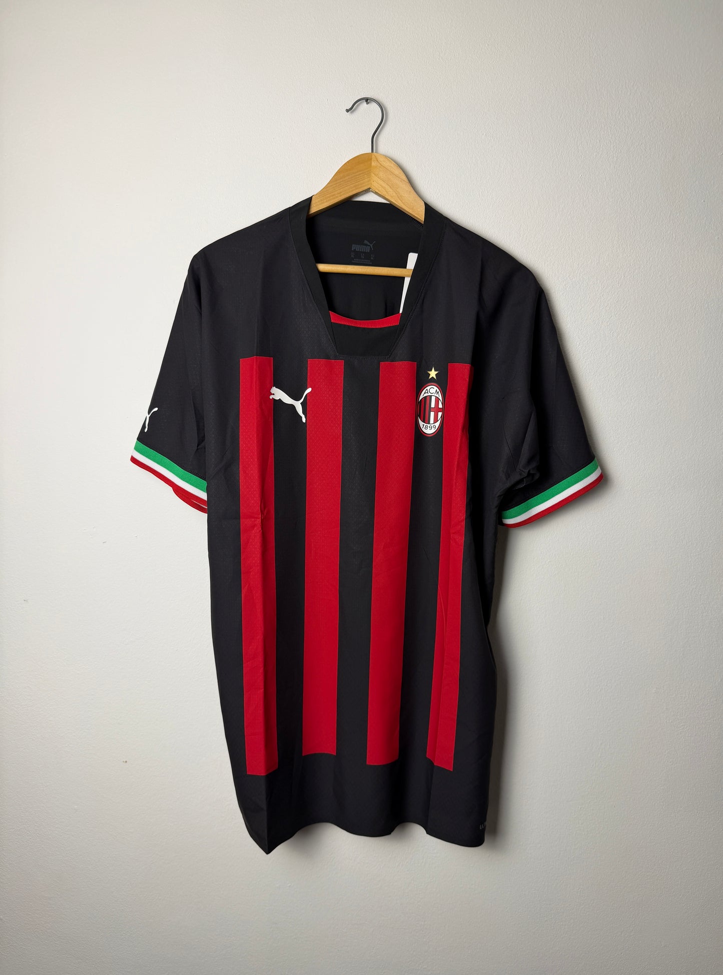 Zlatan Ibrahimovic AC Milan 2022-23 home football shirt (XL)