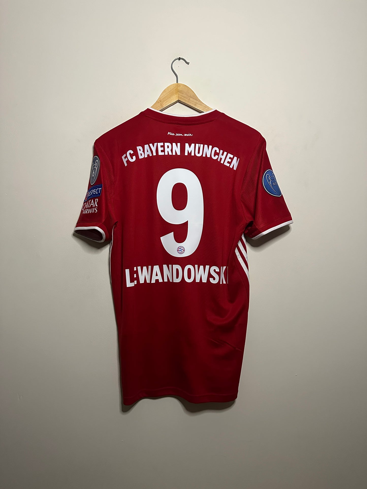 Robert Lewandowski FC Bayern Munich 2020-21 home football shirt (M)