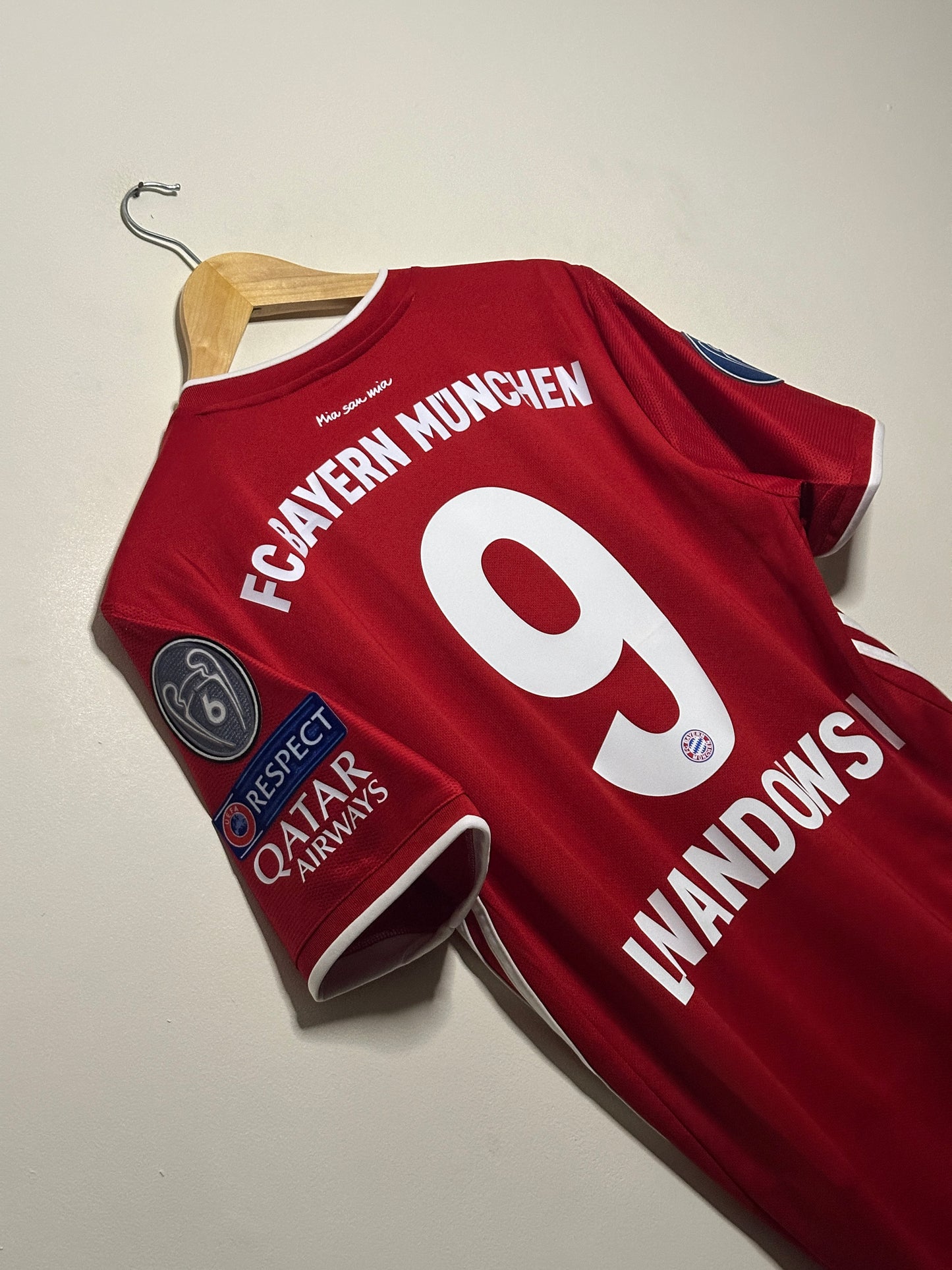 Robert Lewandowski FC Bayern Munich 2020-21 home football shirt (M)
