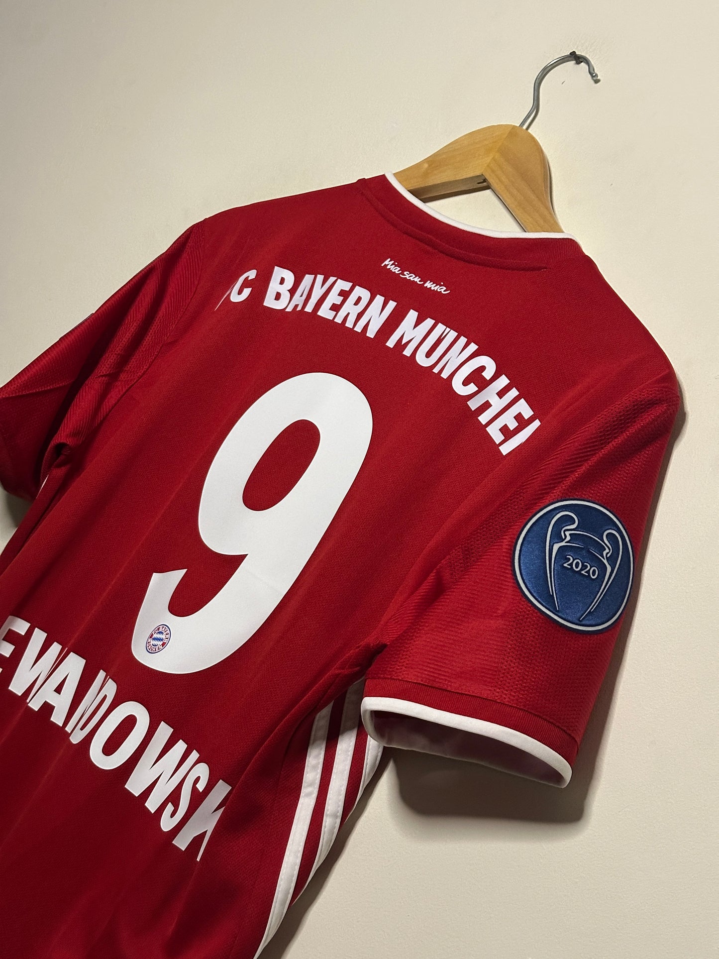 Robert Lewandowski FC Bayern Munich 2020-21 home football shirt (M)