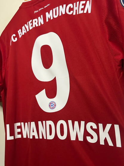 Robert Lewandowski FC Bayern Munich 2020-21 home football shirt (M)