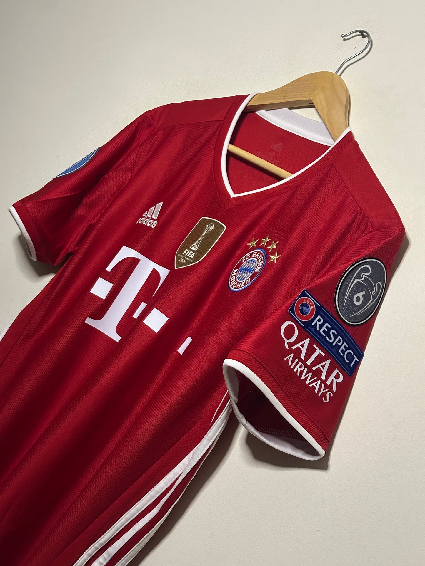 Robert Lewandowski FC Bayern Munich 2020-21 home football shirt (M)