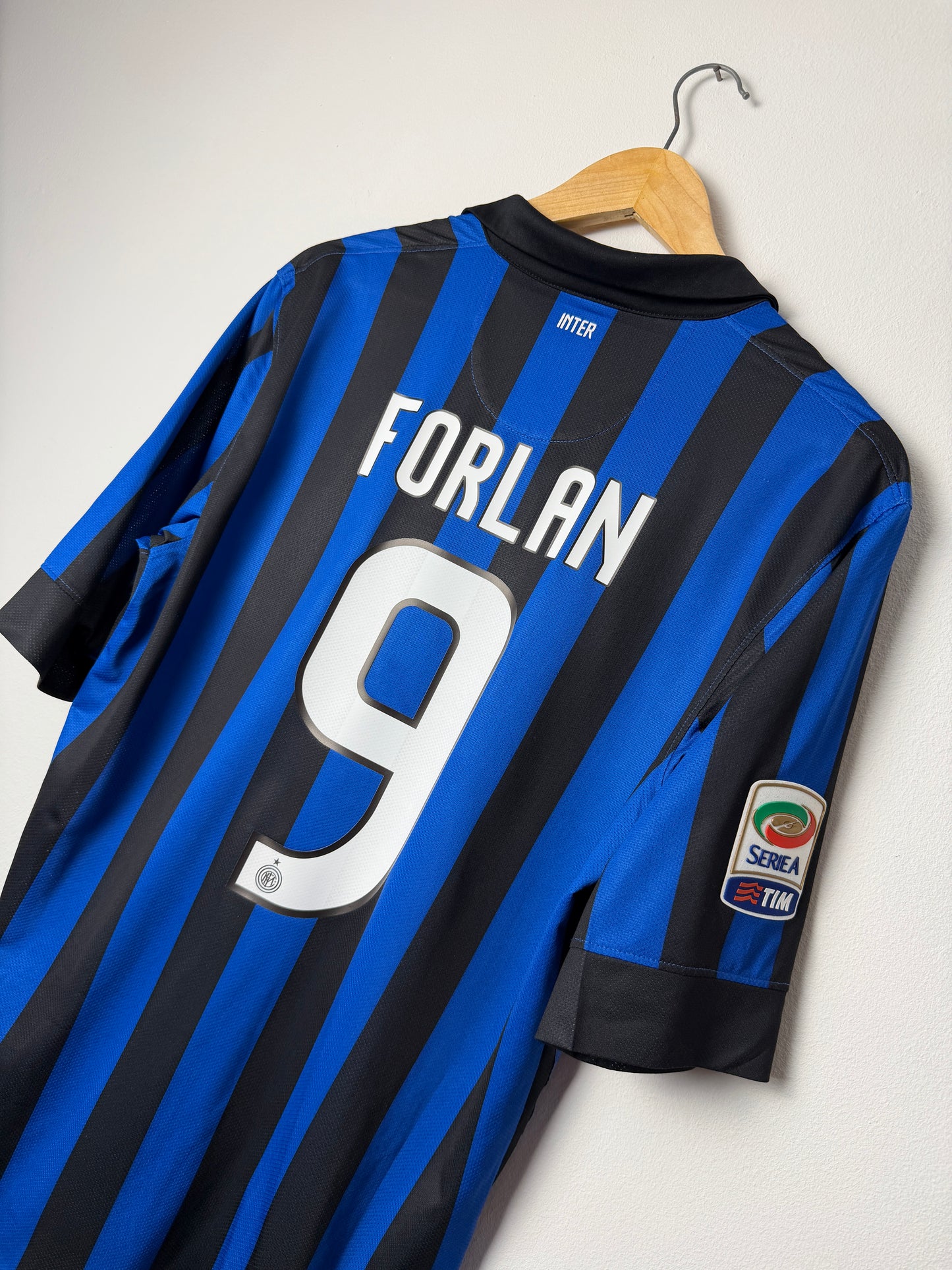 Diego Forlan Inter Milan 2011-12 home football shirt (M)