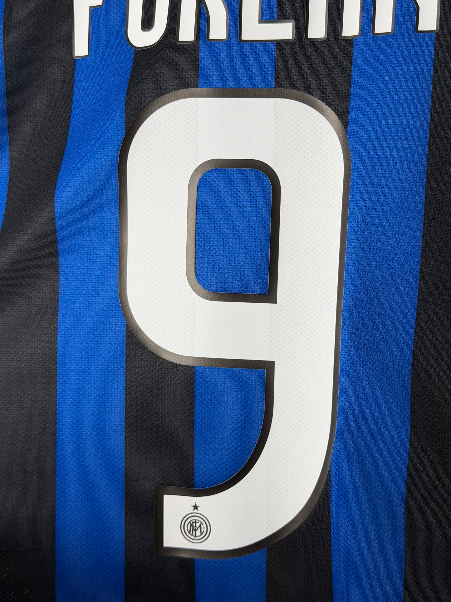Diego Forlan Inter Milan 2011-12 home football shirt (M)