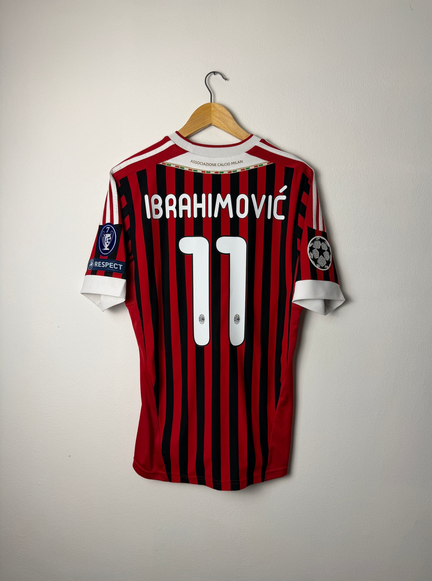 Zlatan Ibrahimovic AC Milan 2011-12 home football shirt (M)