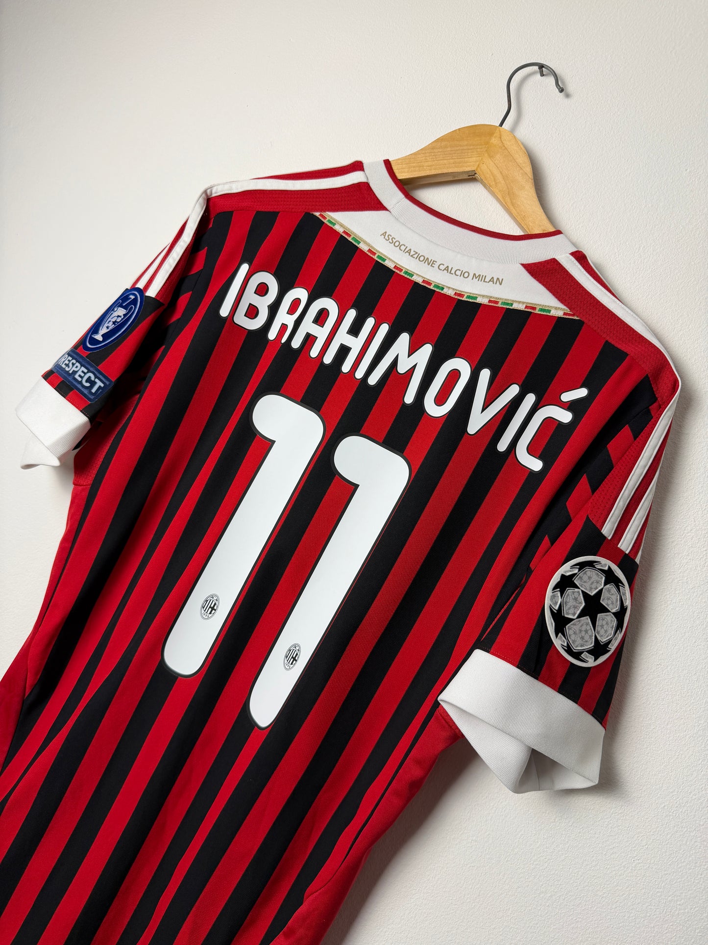 Zlatan Ibrahimovic AC Milan 2011-12 home football shirt (M)