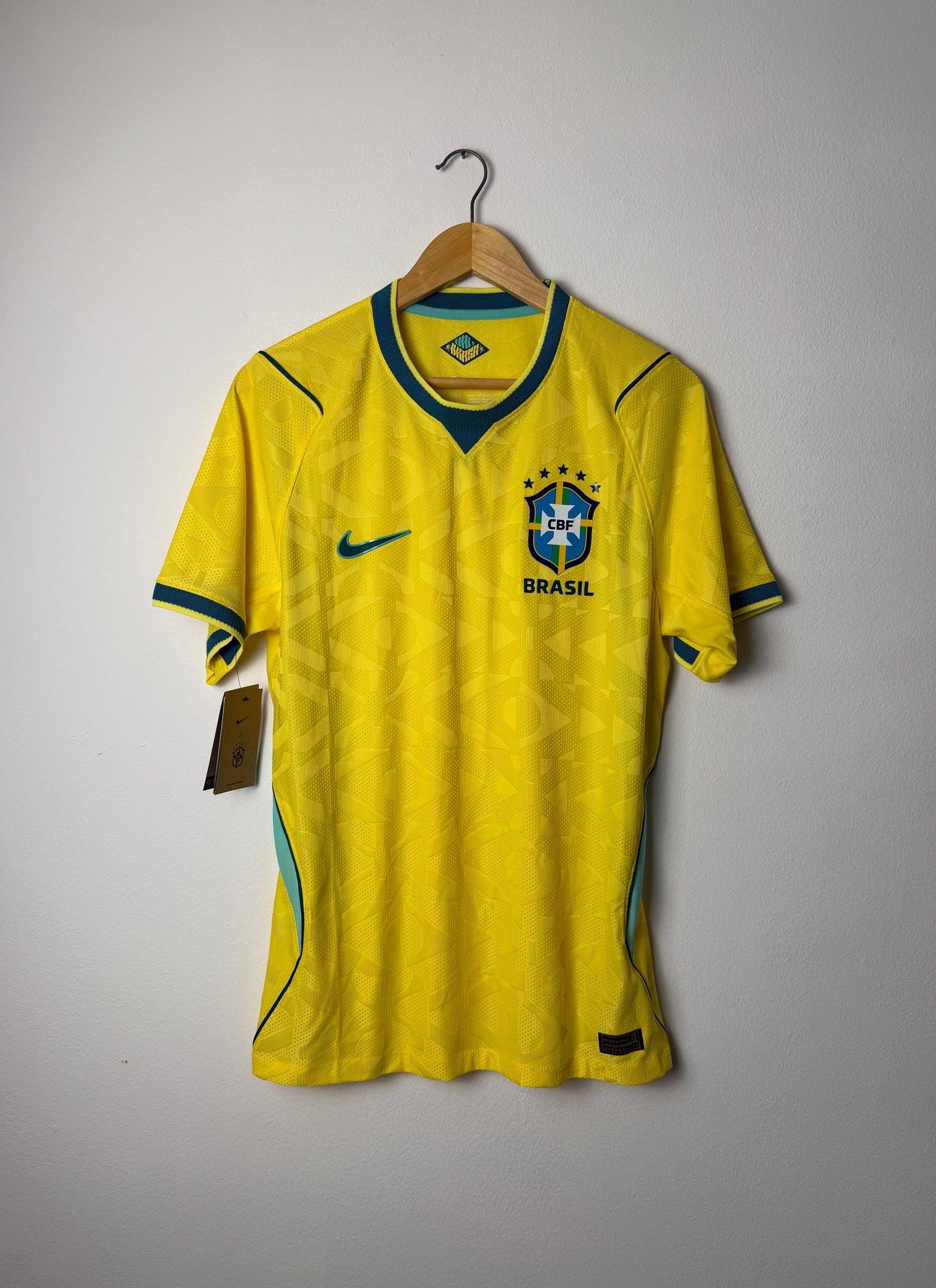Brazil 2026 World Cup home football shirt (L)