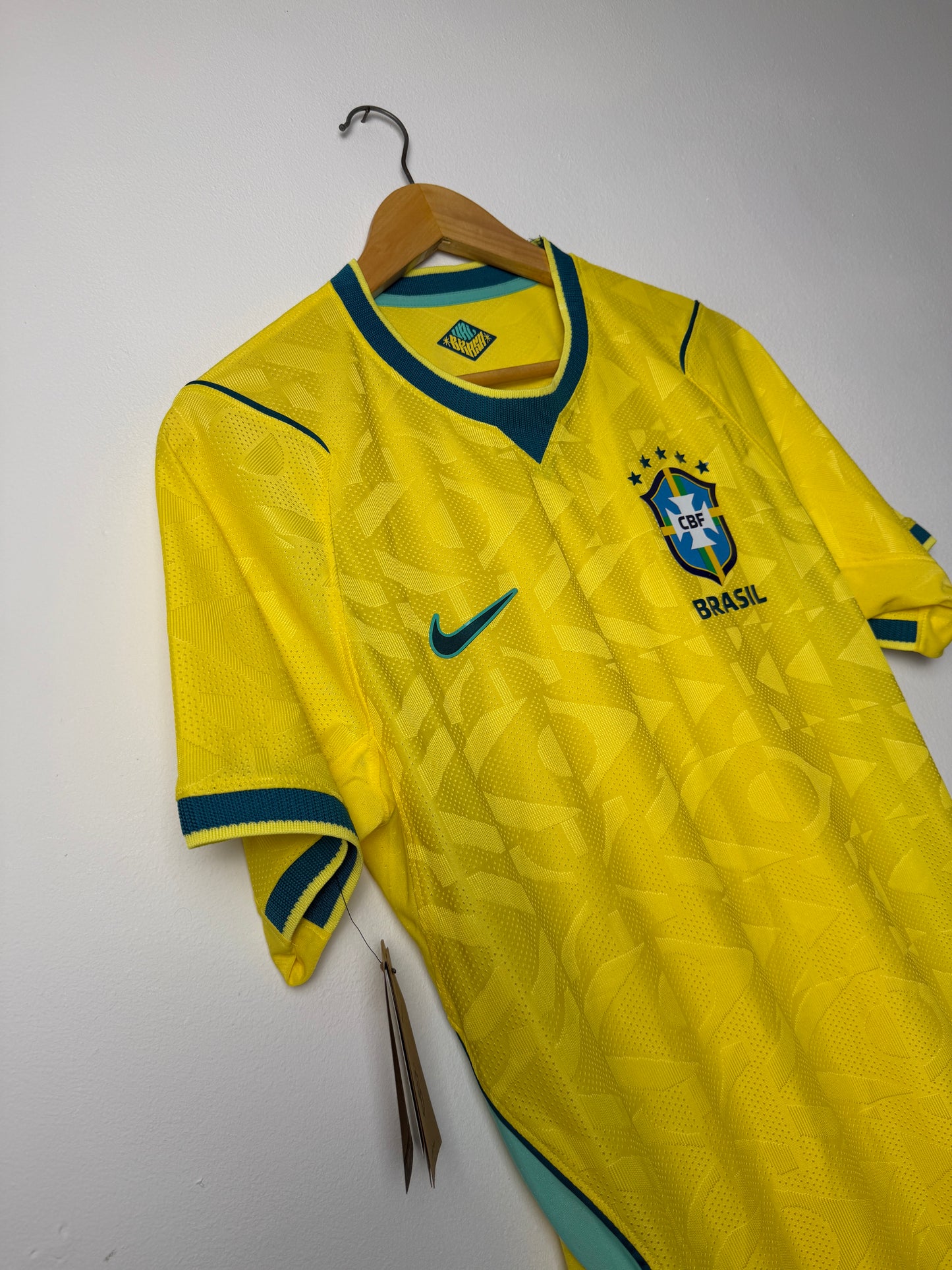 Brazil 2026 World Cup home football shirt (L)