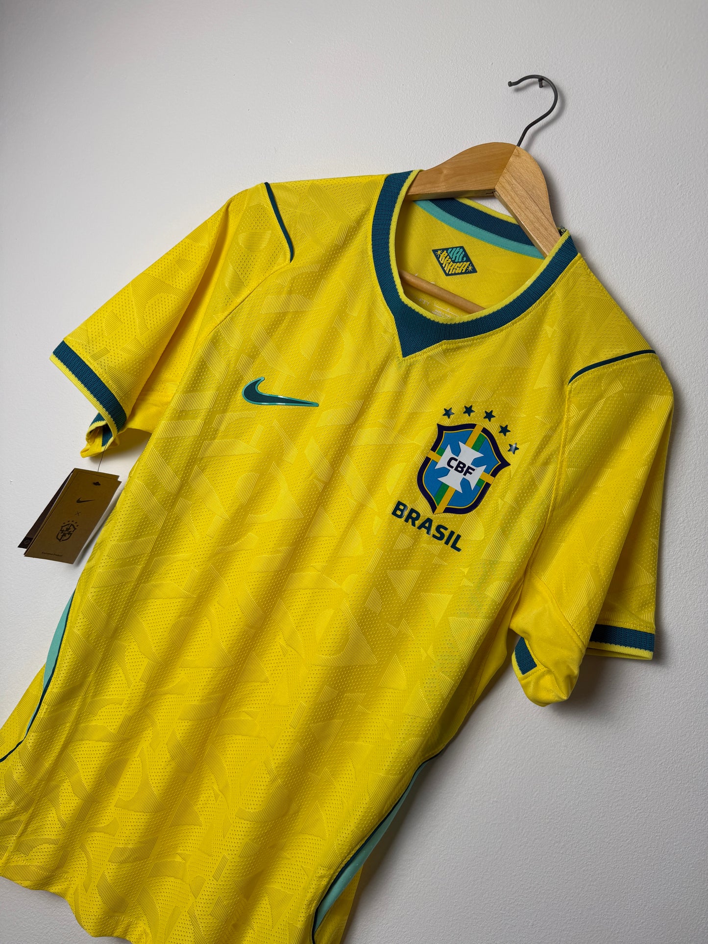 Brazil 2026 World Cup home football shirt (L)