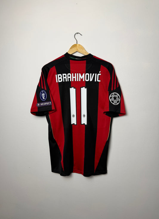 Zlatan Ibrahimovic AC Milan 2010-11 home football shirt (M)