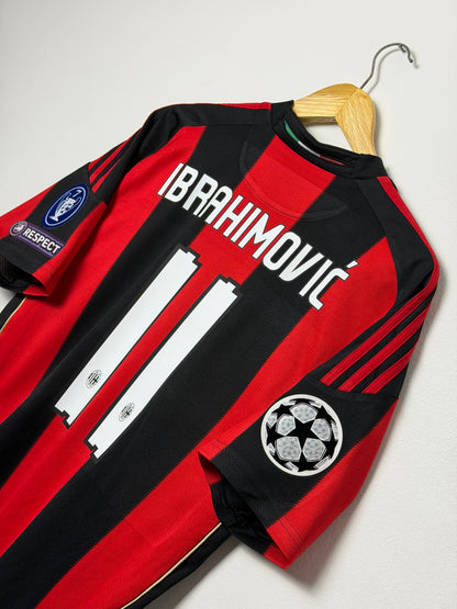 Zlatan Ibrahimovic AC Milan 2010-11 home football shirt (M)