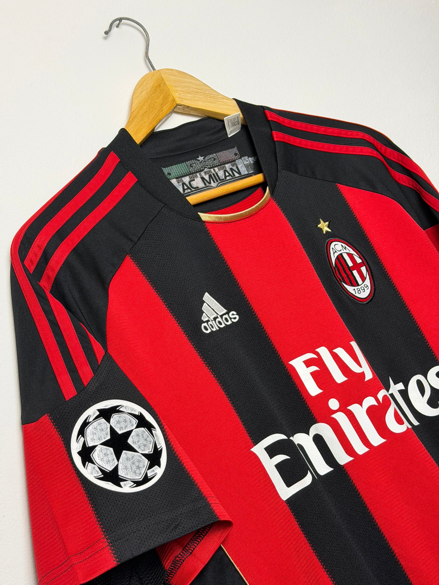 Zlatan Ibrahimovic AC Milan 2010-11 home football shirt (M)