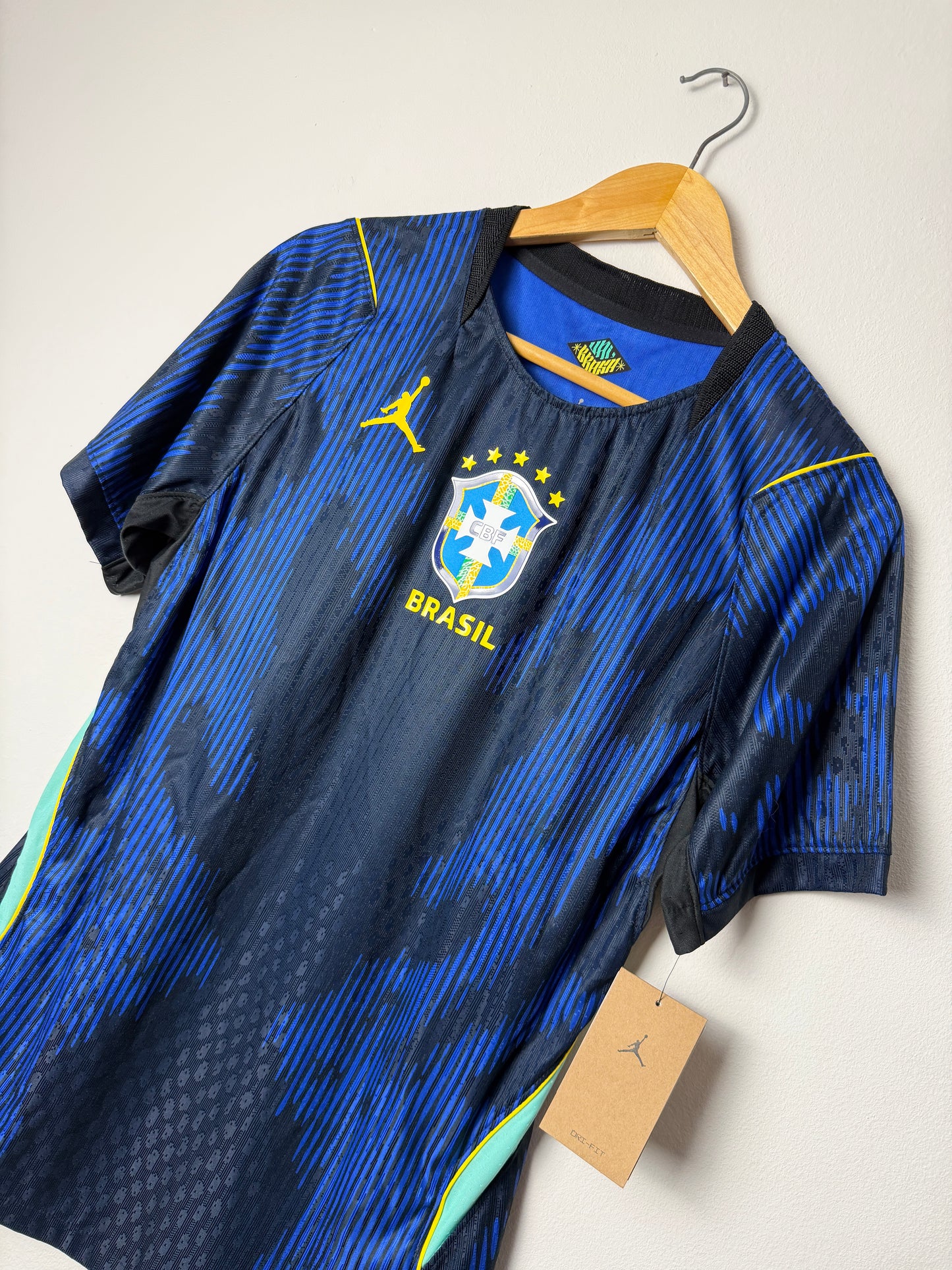 Brazil 2026 World Cup away football shirt (L)